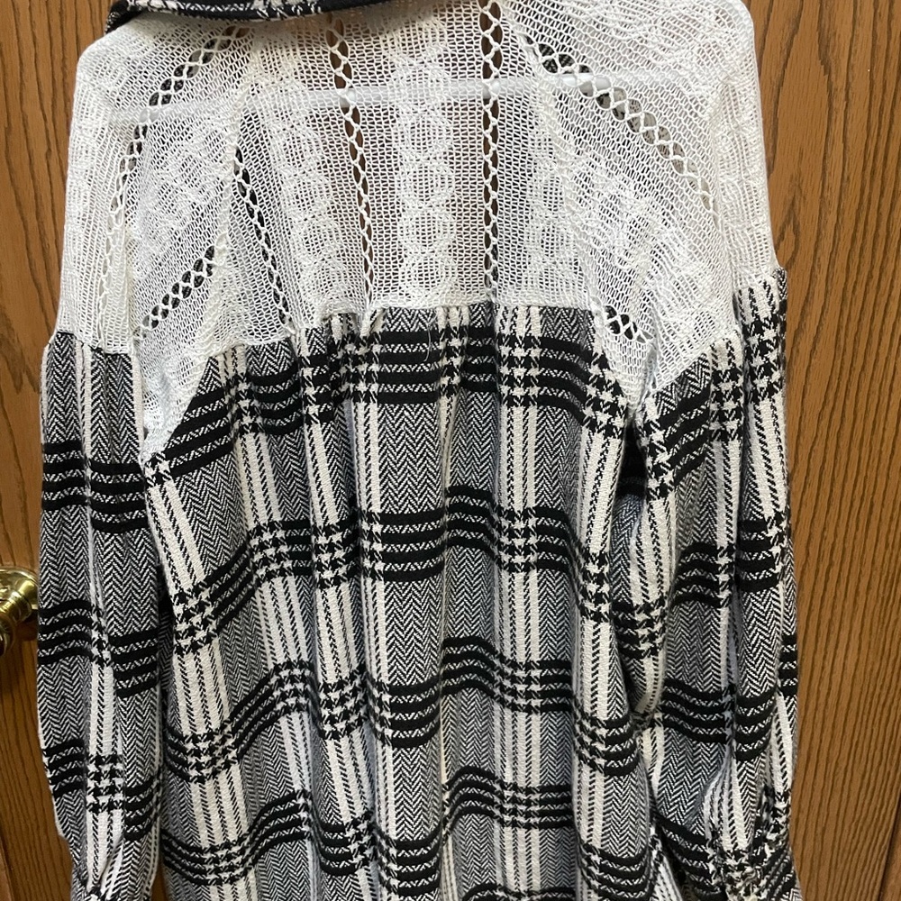 Black and White Plaid Button-Up Shacket - Picture 3 of 5